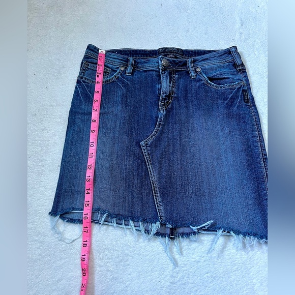 Silver Jeans Adele Asymmetrical Denim Skirt - Size 28 (measures 30") - Picture 4 of 12